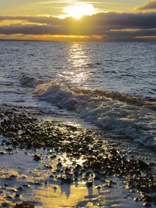 Превью обои море, волны, солнце, побережье, небо