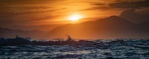 Превью обои море, волны, всплеск, холм, солнце