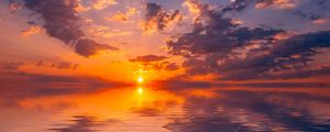 Превью обои море, закат, горизонт, солнце, отражение, облака