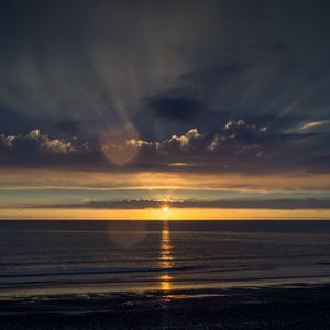 Превью обои море, закат, горизонт, небо, вода, облака