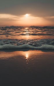 Превью обои море, закат, пляж, волны, вода