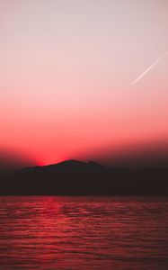 Превью обои море, закат, темный, холм, берег