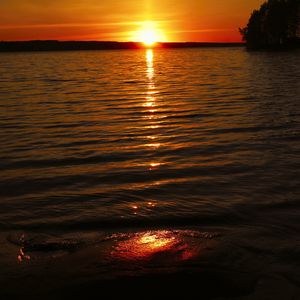 Превью обои море, закат, вечер, волны, рябь