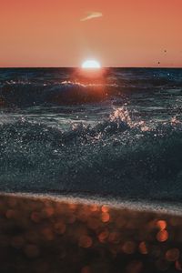 Превью обои море, закат, волны, брызги, вода