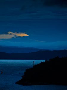 Превью обои море, залив, сумерки, темный, берег