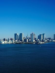 Превью обои море, здания, небоскребы, город, небо, синий