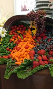 Превью обои морковь, фасоль, клубника, виноград, овощи, ягоды, помидоры