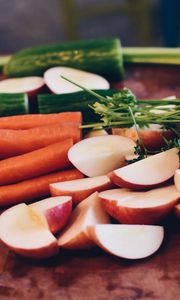 Превью обои морковь, овощи, петрушка, огурец, брокколи, яблоки, разделочная доска