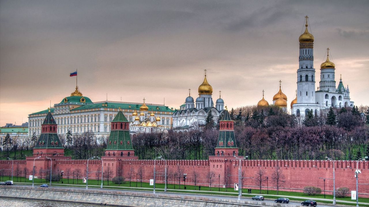 Обои москва, кремль, кремлёвская стена, набережная, церковь, храм, столица