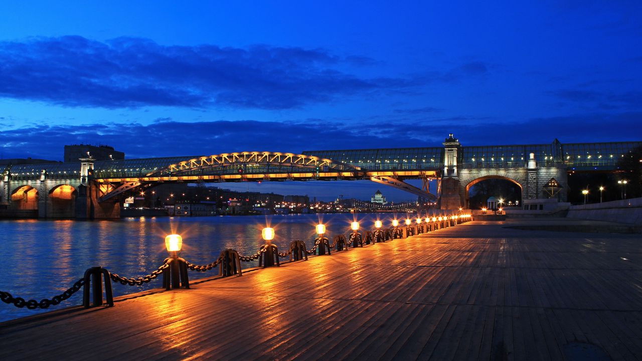 Обои москва, мост, пушкинская набережная, ночь