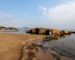 Превью обои мост, арки, руины, берег, море
