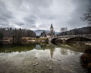 Превью обои мост, часовня, река, здания, отражение