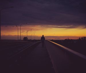 Превью обои мост, человек, ночь, одиночество