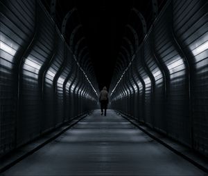 Превью обои мост, человек, одиночество, чб