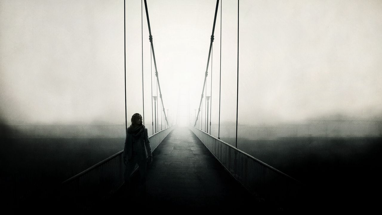 Обои мост, человек, туман, прогулка, одиночество, свобода