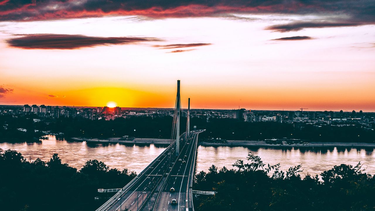 Обои мост, дорога, город, закат, солнце, деревья