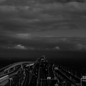 Превью обои мост, дорога, запутанный, чб, темный
