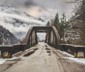 Превью обои мост, горы, пасмурно