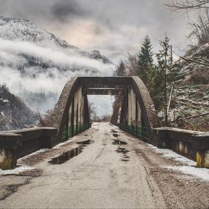 Превью обои мост, горы, пасмурно