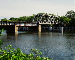 Превью обои мост, граффити, река, листья