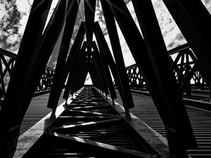Превью обои мост, конструкция, солнце, черно-белый