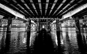 Превью обои мост, конструкция, вода, черно-белый, темный