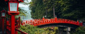 Превью обои мост, красный, фонари, лес, япония