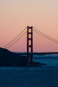 Превью обои мост, море, холм, силуэты, вечер