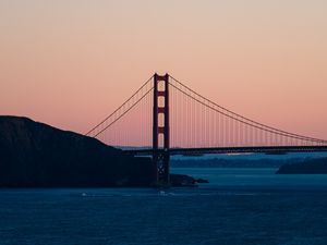 Превью обои мост, море, холм, силуэты, вечер