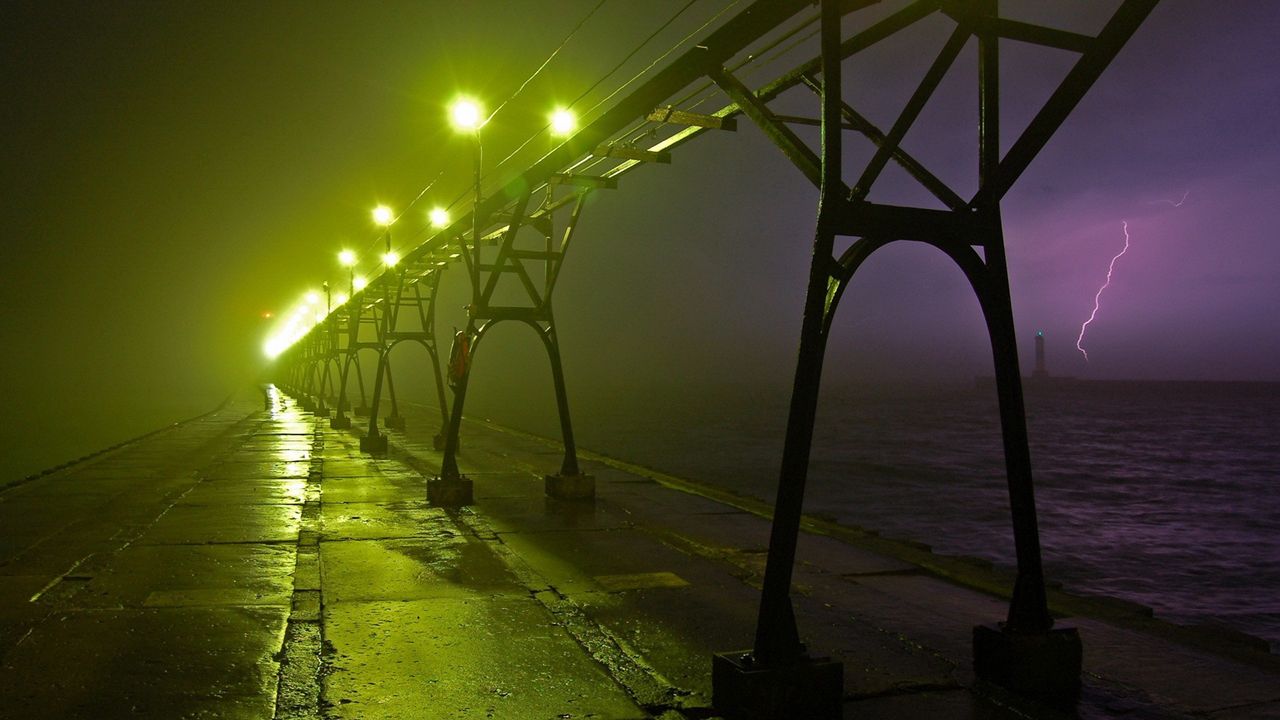 Обои мост, ночь, огни города, река, свет