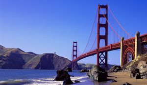 Превью обои мост, океан, калифорния, волны, камни, чистое небо, даль