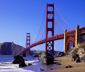 Превью обои мост, океан, калифорния, волны, камни, чистое небо, даль