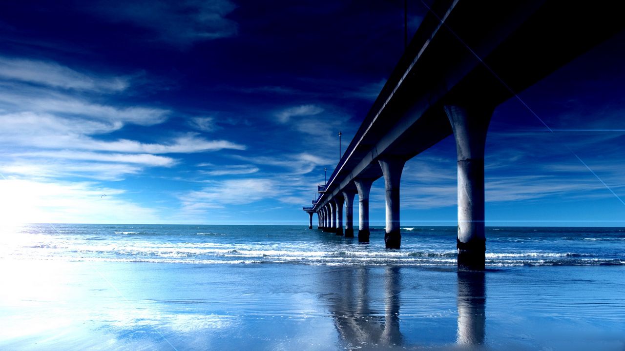 Обои мост, опоры, пирс, колоны, берег, пляж, волны, рассвет, голубой