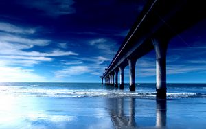 Превью обои мост, опоры, пирс, колоны, берег, пляж, волны, рассвет, голубой