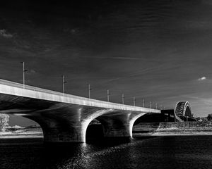 Превью обои мост, река, черно-белый, фонари