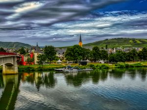 Превью обои мост, река, теплоходы, здания, деревья, облака, пейзаж