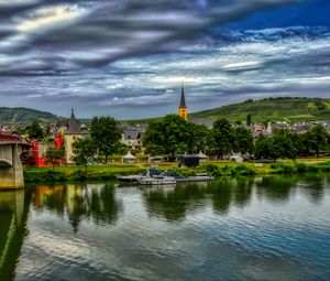 Превью обои мост, река, теплоходы, здания, деревья, облака, пейзаж