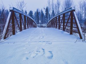 Превью обои мост, снег, следы, зима