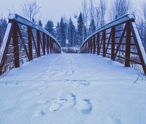 Превью обои мост, снег, следы, зима