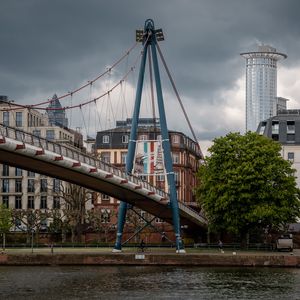 Превью обои мост, сваи, дома, река