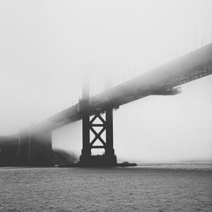 Превью обои мост, сваи, туман, море, черно-белый