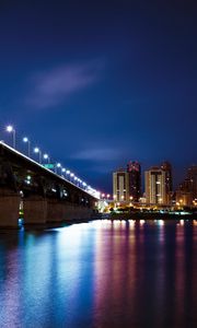Превью обои мост, здания, дома, огни, ночь, отражение