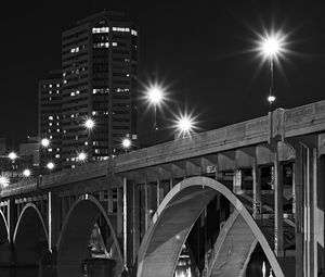 Превью обои мост, здания, город, чб, ночь