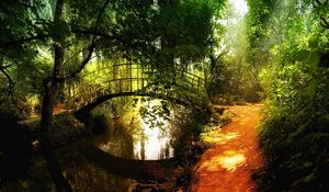 Превью обои мостик, парк, река, тропа, деревья, просветы