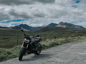 Превью обои мотоцикл, байк, черный, горы