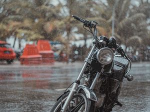 Превью обои мотоцикл, байк, черный, дорога, дождь, капли