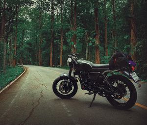 Превью обои мотоцикл, байк, черный, дорога, лес