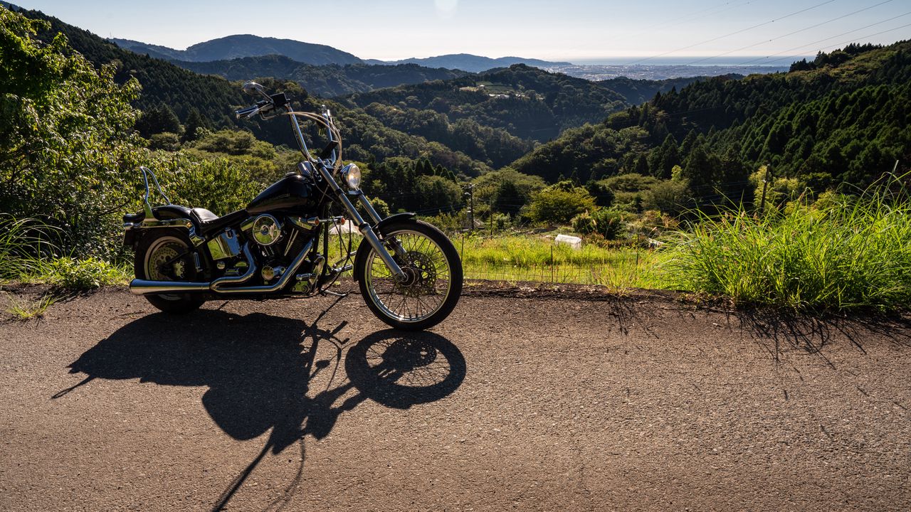 Обои мотоцикл, байк, черный, горы, пейзаж