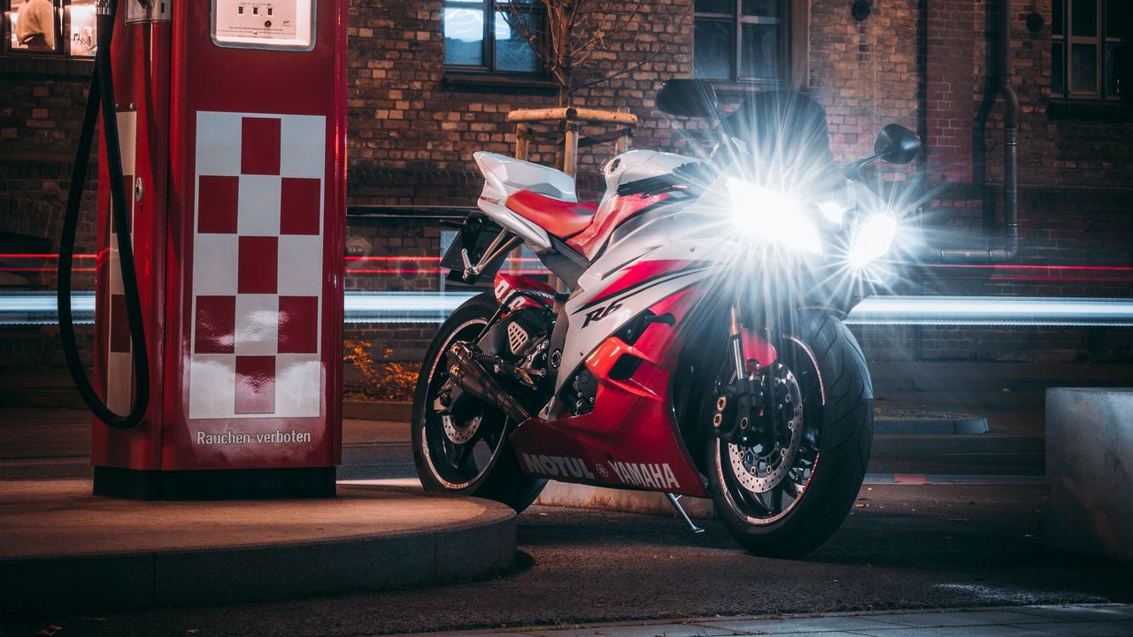 Обои мотоцикл, байк, красный, свет, ночь