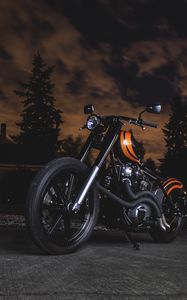 Превью обои мотоцикл, байк, оранжевый, черный, сумерки, темнота